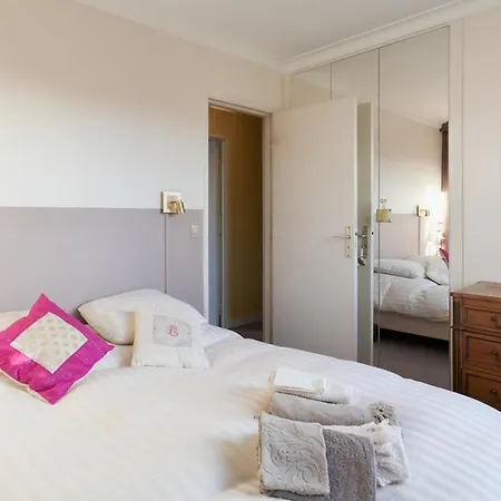 Charming Parisian Rooftop ! 120m2 For 8 People Appartement