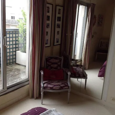 Charming Parisian Rooftop ! 120m2 For 8 People Appartement *