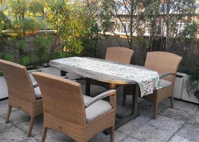 Charming Parisian Rooftop ! 120m2 For 8 People Appartement